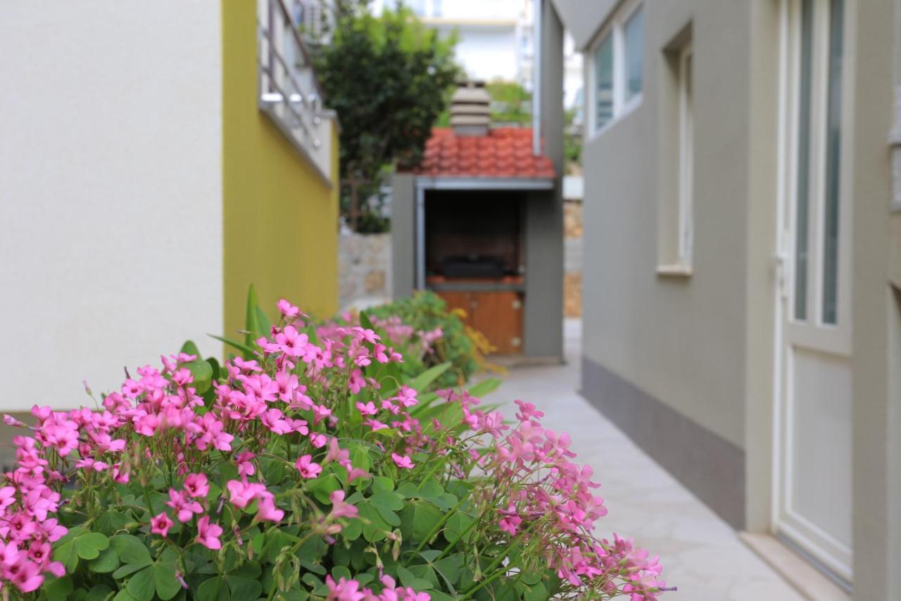Apartments By The Sea Nemira, Omis - 17039 Tice Exterior foto