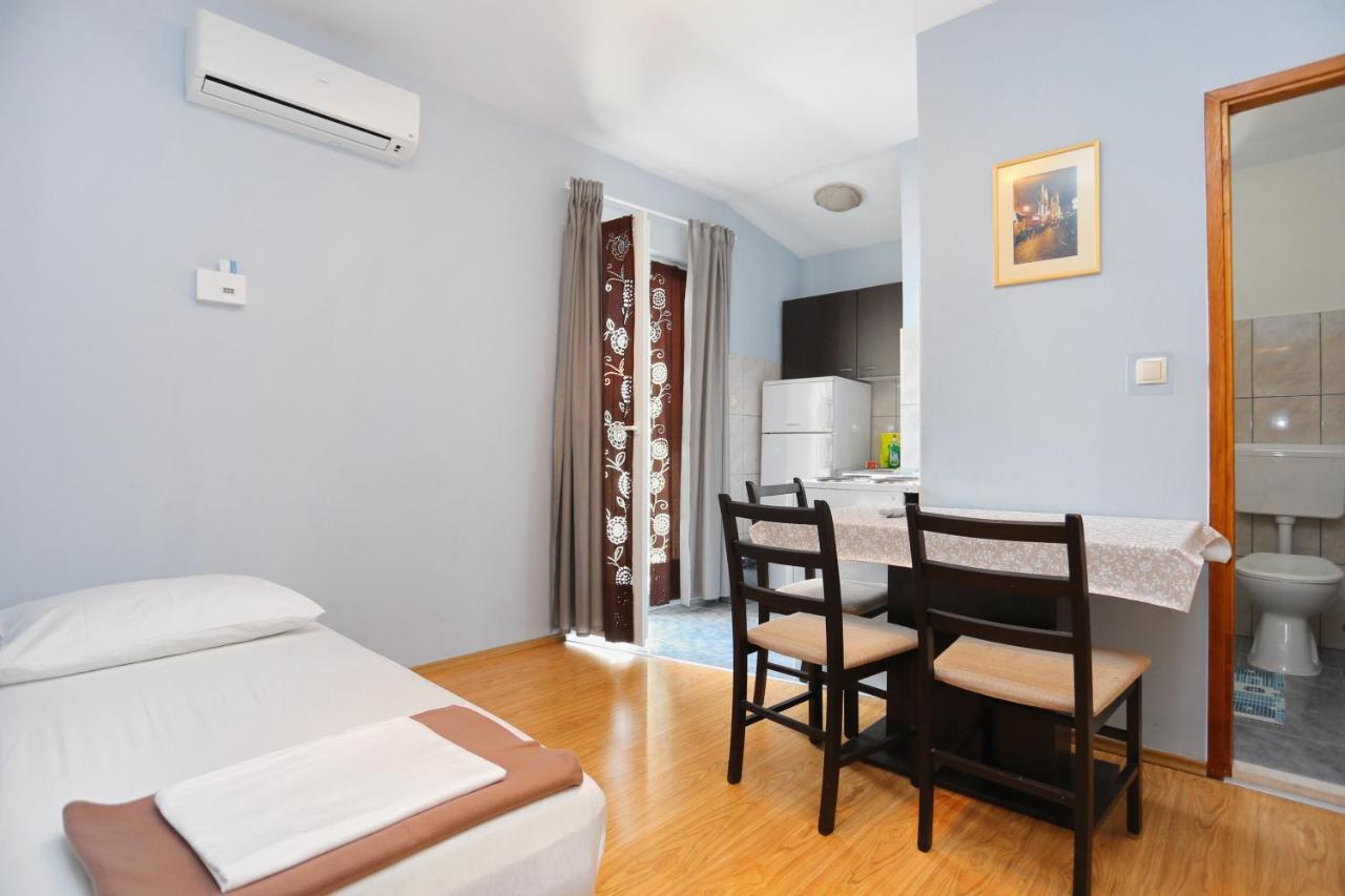 Apartments By The Sea Nemira, Omis - 17039 Tice Exterior foto