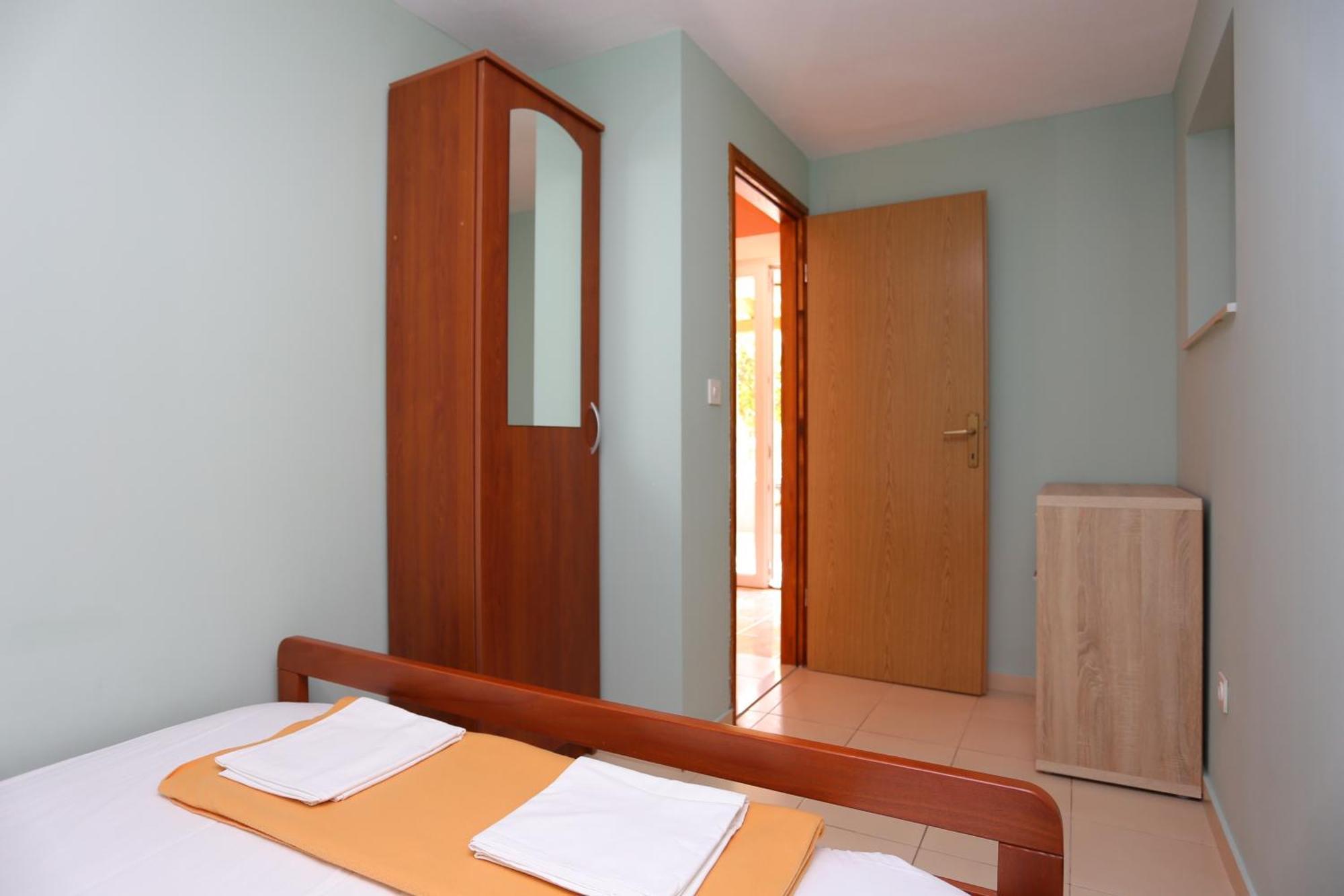 Apartments By The Sea Nemira, Omis - 17039 Tice Habitación foto