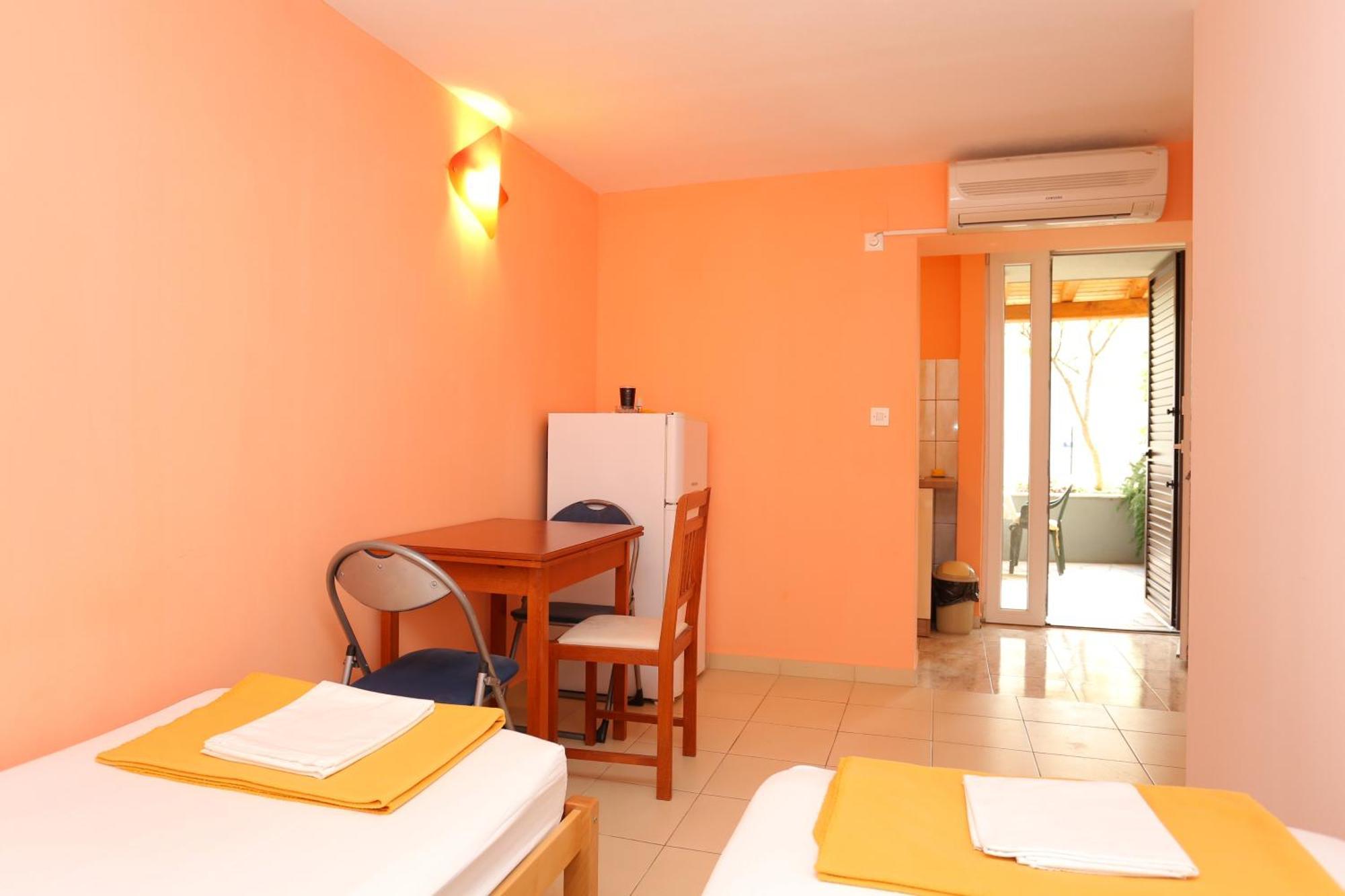 Apartments By The Sea Nemira, Omis - 17039 Tice Habitación foto